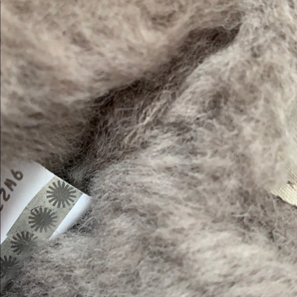 Authentic UGG scuffette 2 satin slippers - Picture 5 of 8